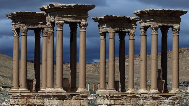 palmyra-tetrapylon-478691935.jpg 