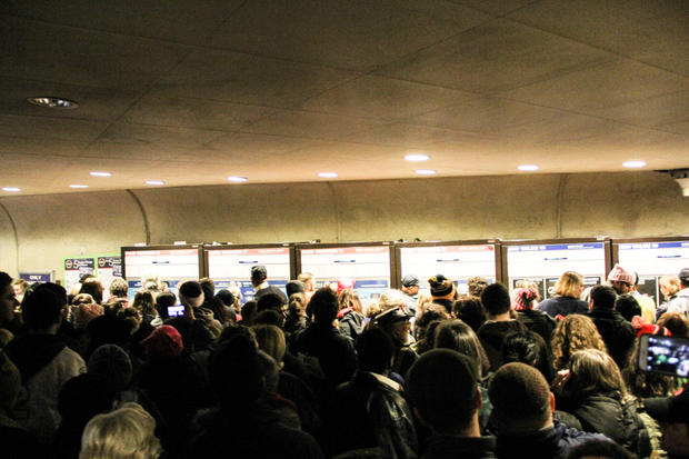 womens-march-graham-kates-glenmont-station-crowding-b.jpg 