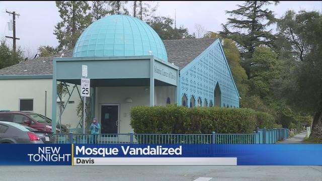 mosque-vandalized.jpg 