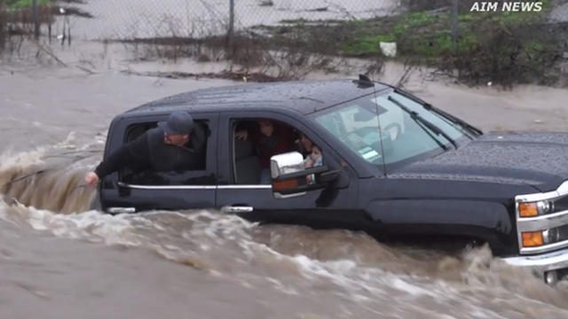 rushing-water-rescue-murrieta-california-012217.jpg 