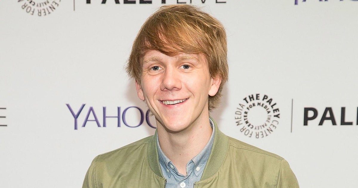 Josh Thomas announces “Please Like Me” won’t continue - CBS News