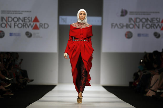 muslim-fashion-rtr4cg29.jpg 