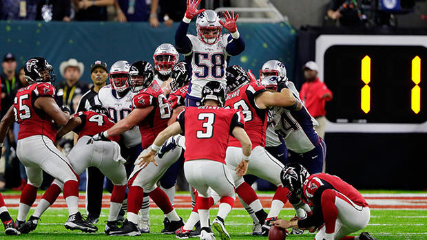 Shea McClellin field goal leap and block - Super Bowl LI - New England Patriots v Atlanta Falcons 