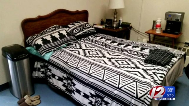 170303-wpri-makeshift-bedroom.jpg 