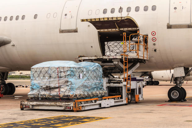 supervisor-materials-moving-air-cargo.jpg 