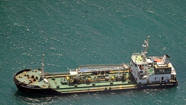 Aris 13 oil tanker held by pirates 