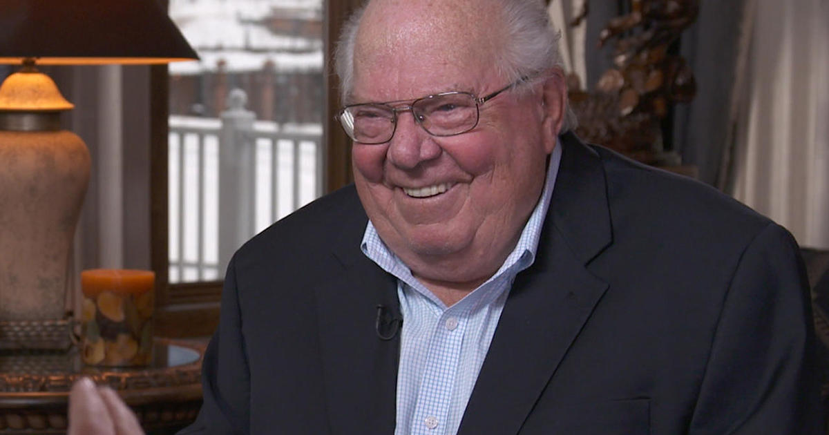 Why Verne Lundquist isn't calling the SEC on CBS football game right now 