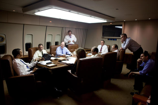 barack-obama-with-his-staff-in-the-meeting-room-of-air-force-one.jpg 