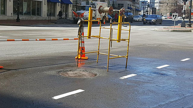 manhole.jpg 