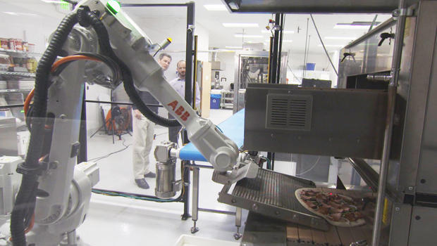 robot-making-pizza-620.jpg 