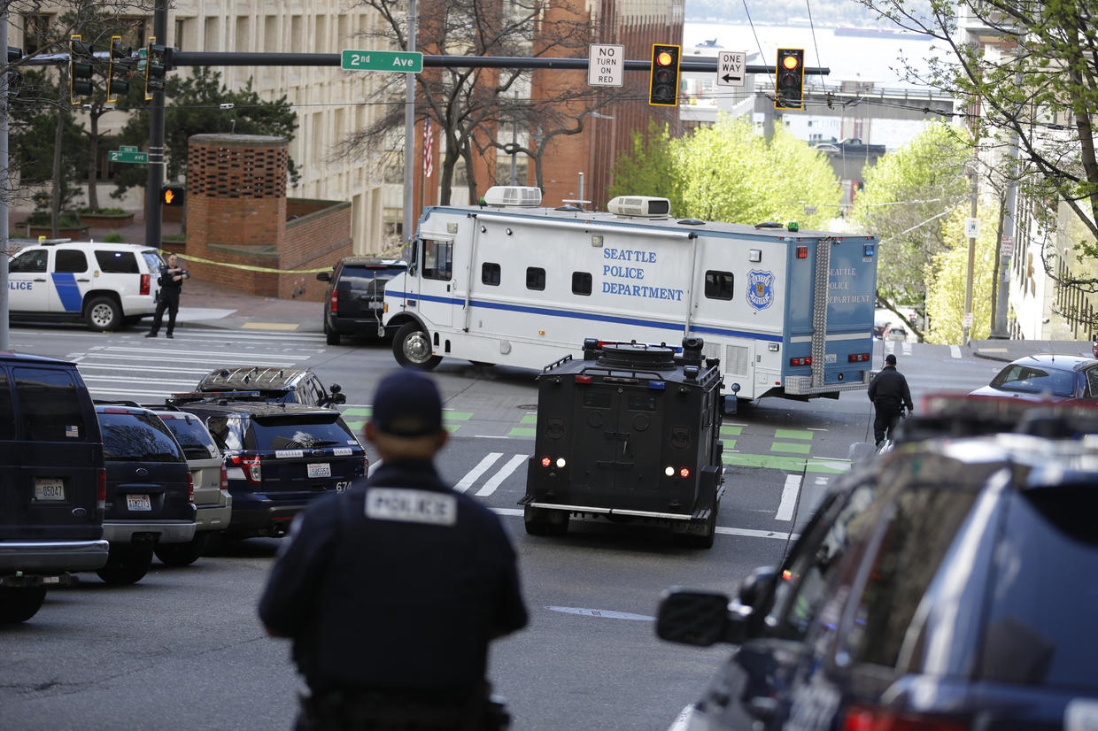 Seattle Police Officers Shot While Responding To Robbery - CBS News