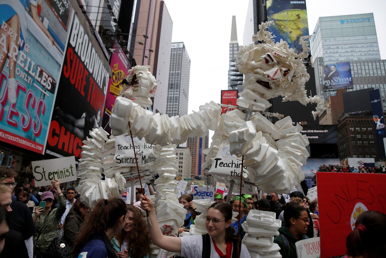 2017-04-22t171121z-1981810829-rc1b91a0c270-rtrmadp-3-earth-day-usa-march.jpg 