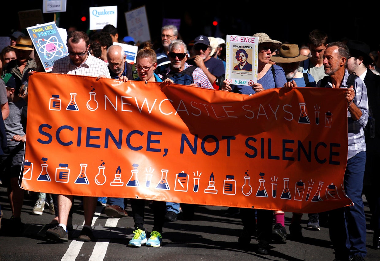 2017-04-22t062325z-1424205772-rc184ebab4f0-rtrmadp-3-earth-day-australia.jpg 