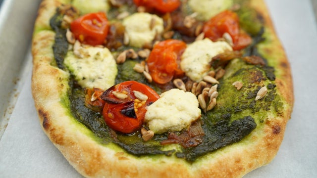 basilsunflowerpizza-closeup.jpg 