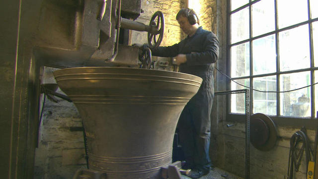 whitechapel-bell-foundry-casting-bell-promo.jpg 