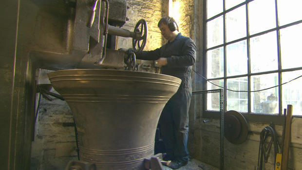 whitechapel-bell-foundry-casting-bell-620.jpg 