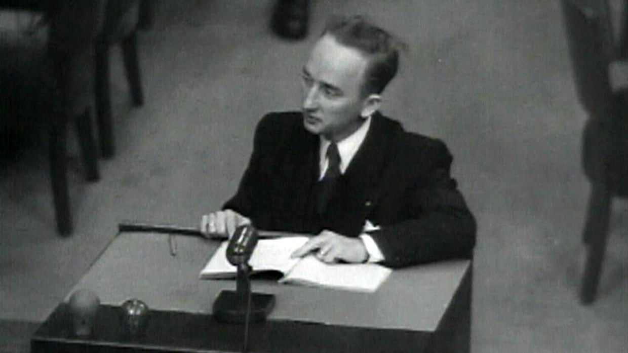 nuremberg-prosecutor.jpg 