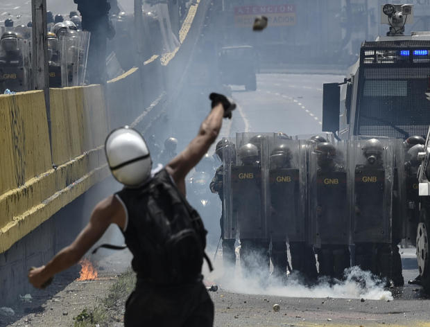 venezuela-protest-poopootov-681663136.jpg 