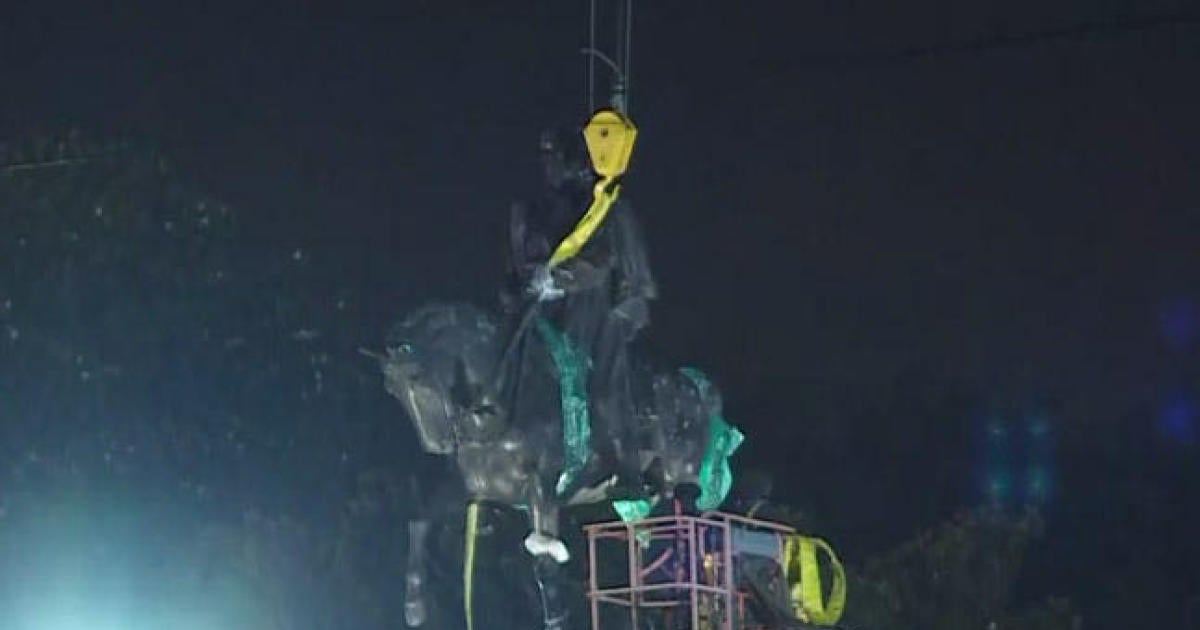 Third Confederate statue removed in New Orleans - CBS News