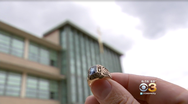 170525-cbs-philly-lost-ring-found-04.png 