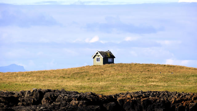 house-tiny-istock-589945928.jpg 