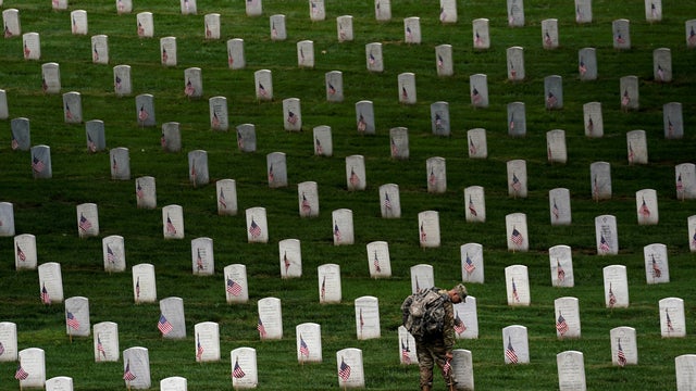 2017-05-25t185912z-1018194442-rc1ae7b58290-rtrmadp-3-usa-memorialday-flags.jpg 