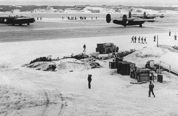 battle-of-midway-army-ari-corps-runways-on-midway-atoll-dec-1942-nara.jpg 