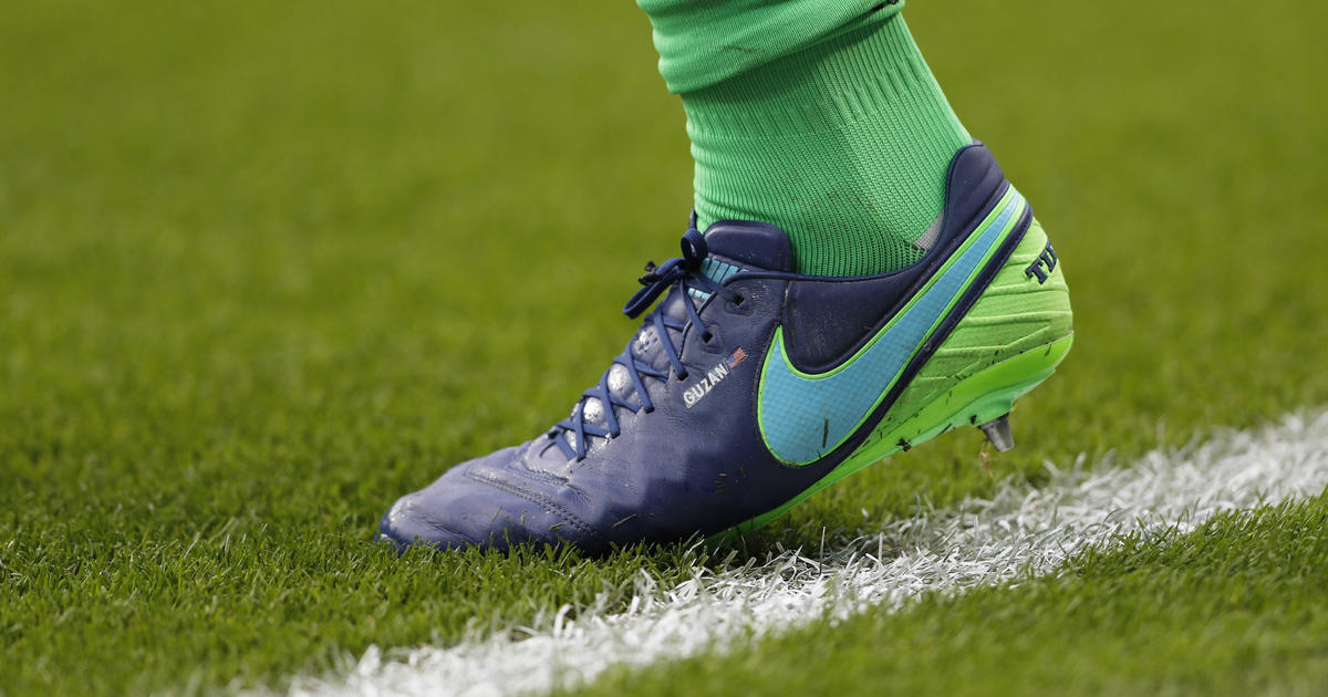 Nike aims to be nimbler by cutting shoe styles, 1,400 jobs - CBS News