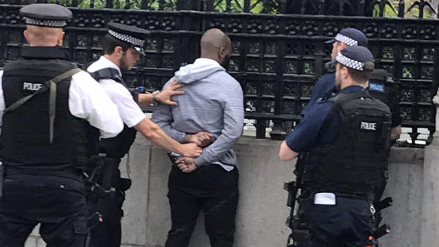 london-parliament-arrest.jpg 