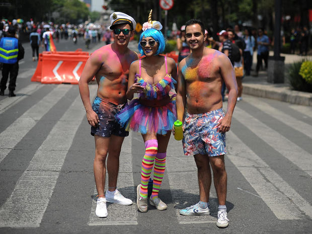 gay-pride-parades-getty-800613084.jpg 