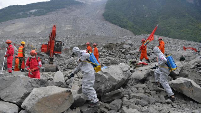 china-landslide-sichuan-800978096.jpg 