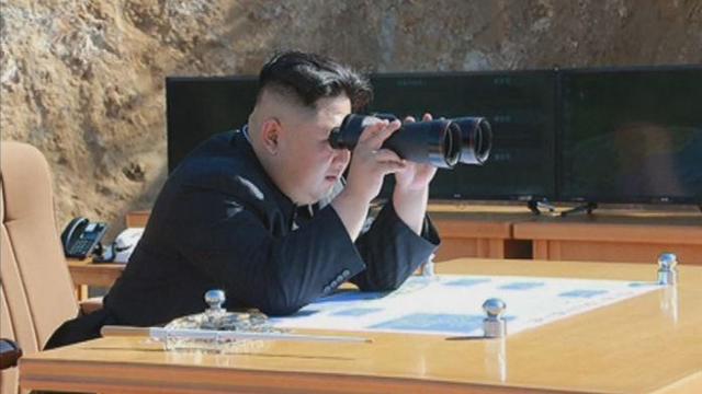 kim-watching-missile-launch.jpg 