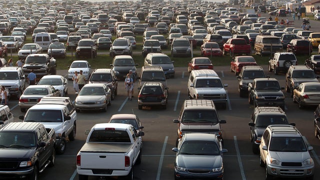 parking-lot-istock-139704879.jpg 