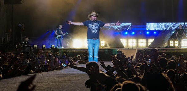 country-thunder-2017-jake-barlow-jason-aldean-b.jpg 