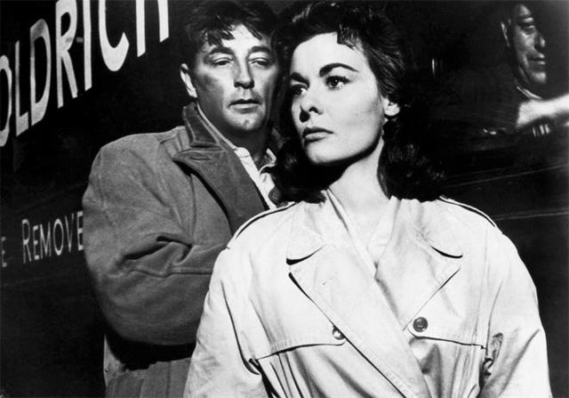 robert-mitchum-the-night-fighters-anne-heywood.jpg 