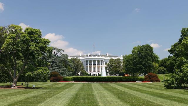 white-house-lawn.jpg 