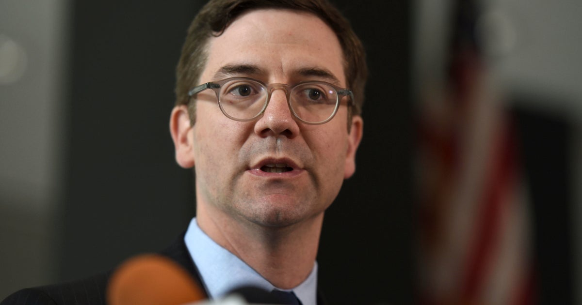 Chicago sues over sanctuary city threat - CBS News