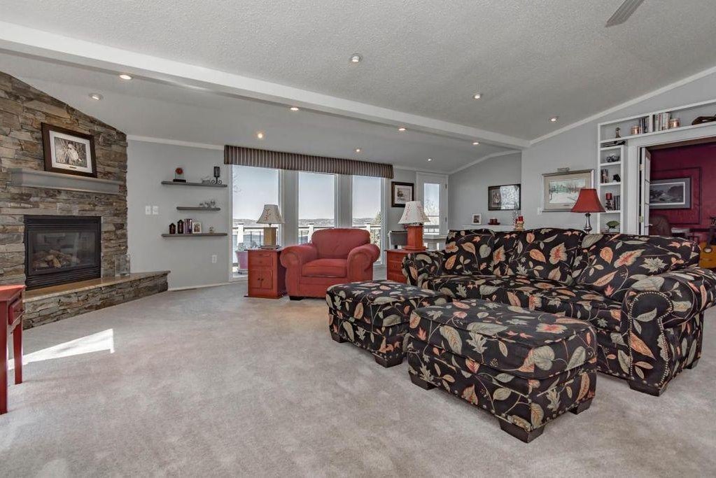 10 luxurious lake houses for less than 300,000