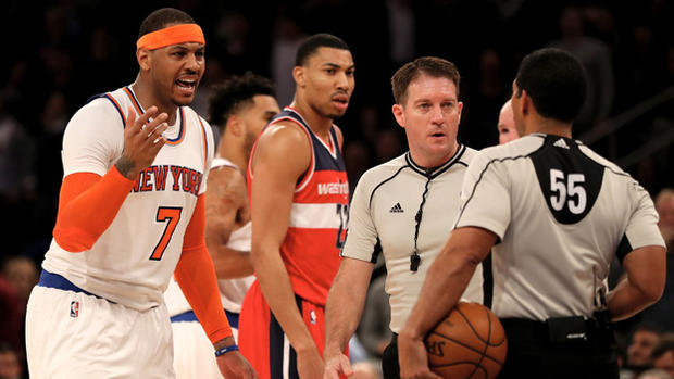 Carmelo Anthony arguing with referee 