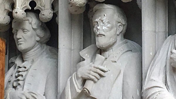 lee-statue.jpg 