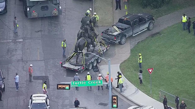 Lee statue removed 