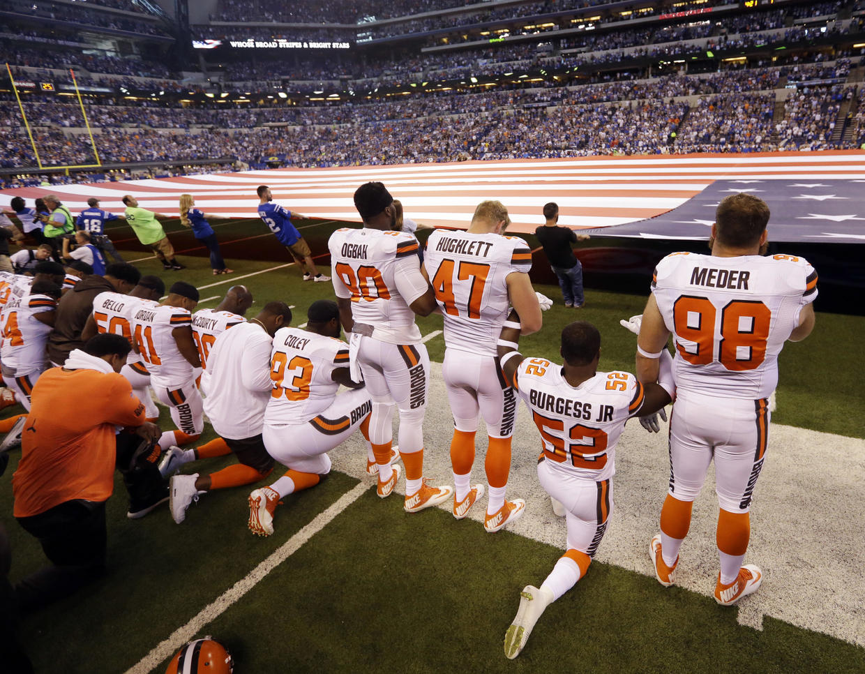 Nfl Players Kneel Raise Fists Lock Arms During National Anthem Cbs News 