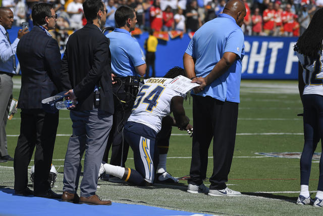 Players Link Arms Before 'Thursday Night Football' Anthem