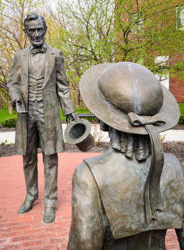Statue of Grace Bedell and Abraham Lincoln 