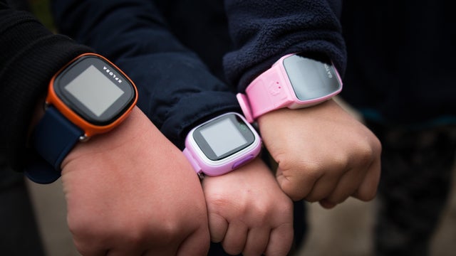 smart-watches-on-childrens-arms-press-photo.jpg 
