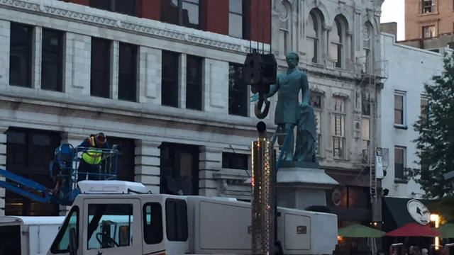 171017-wkyt-confederate-statue-moving.jpg 