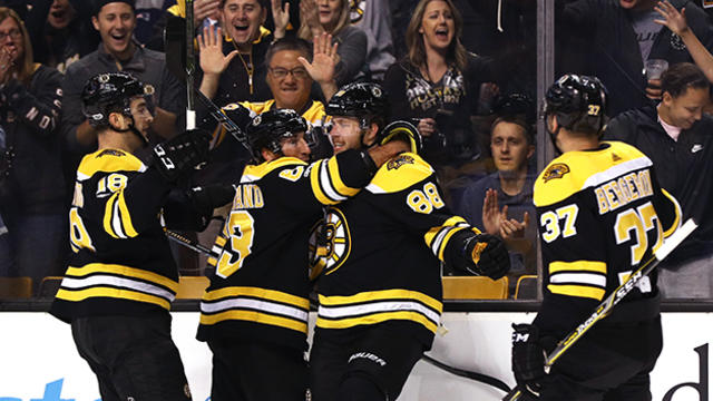 dl-david-pastrnak-bruins-canucks.jpg 