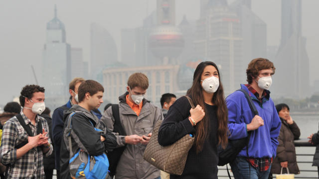 Heavy Smog Hits Shanghai 