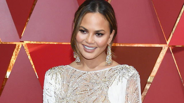 chrissy-teigen.jpg 