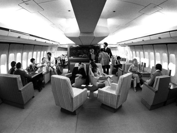 747-gallery-united-1970-photo-lounge.jpg 